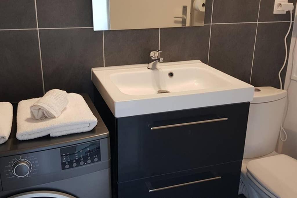 Beau Studio Renove 30m2 Balcon Vue Paris+parking Apartment