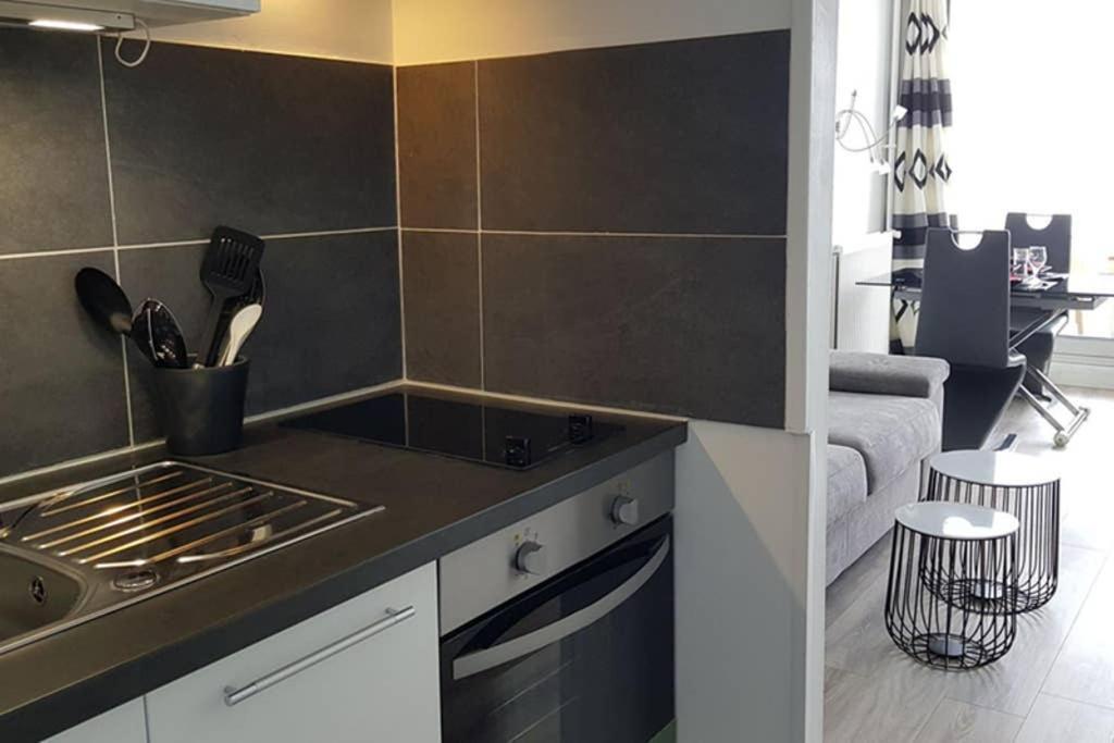 Appartamento Beau Studio Rénové 30m2 Balcon Vue Paris+parking Parigi