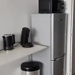Beau studio rénové 30m2 balcon vue Paris+parking