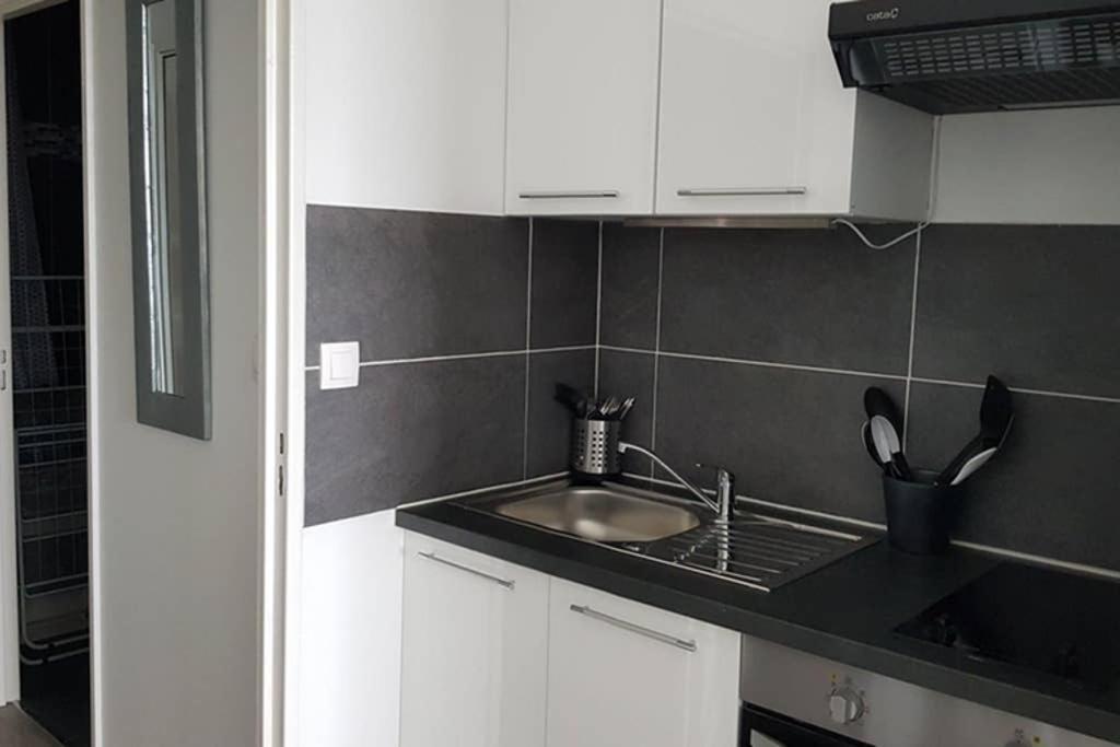 Appartamento Beau Studio Rénové 30m2 Balcon Vue Paris+parking Parigi