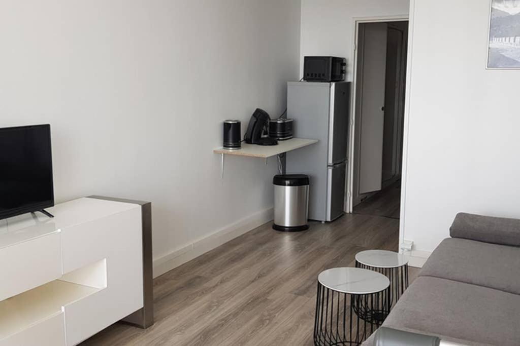 Appartamento Beau Studio Rénové 30m2 Balcon Vue Paris+parking Parigi