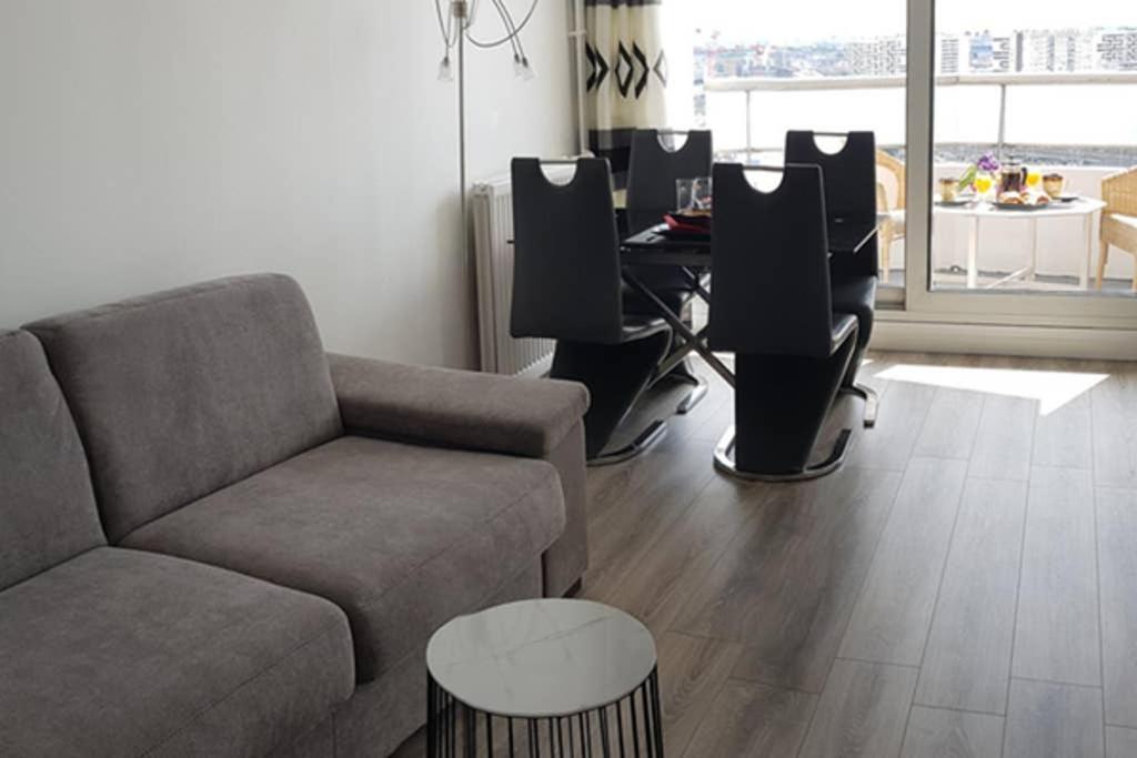 Beau Studio Rénové 30m2 Balcon Vue Paris+parking