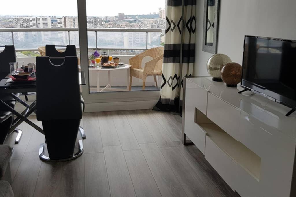 Beau Studio Rénové 30m2 Balcon Vue Paris+parking Appartamento