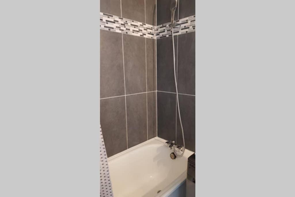 Beau Studio Rénové 30m2 Balcon Vue Paris+parking Appartamento Parigi